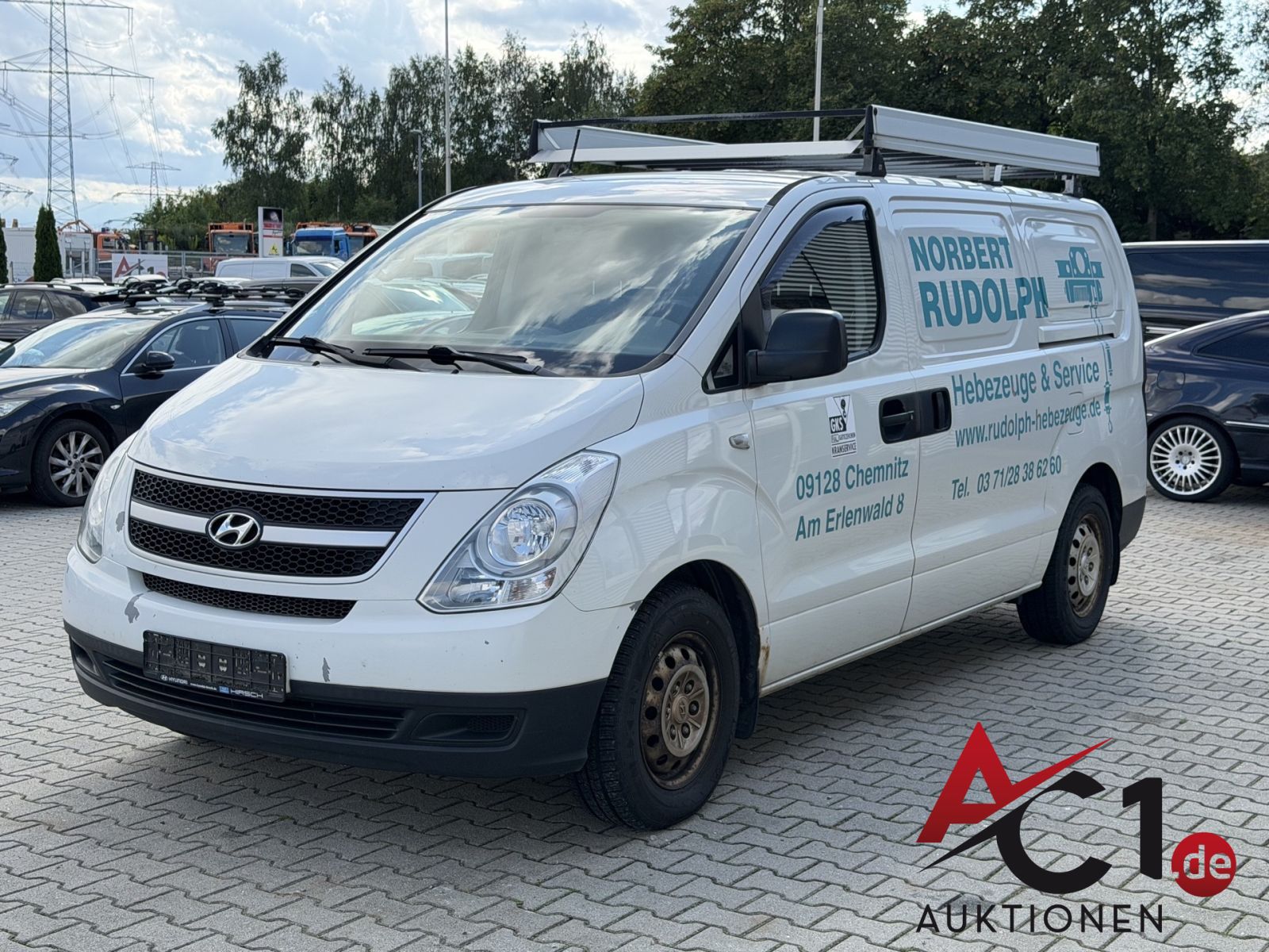 Hyundai H-1 Kasten mit Regaleinbauten